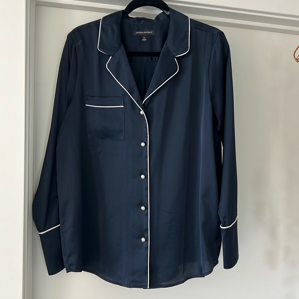 Banana Republic Silky Pearl Button Blouse